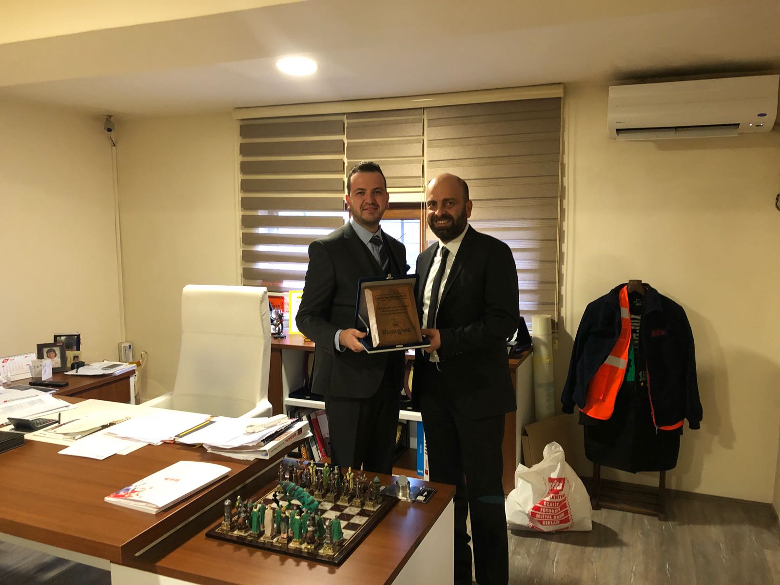 2017 Yılının Başarılı Bayileri Plaket İle Ödüllendirildi...